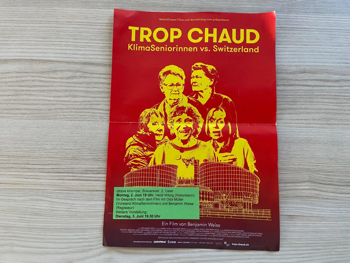 Der Dokumentarfilm «Trop chaud» erzählt, wie Klimaaktivistinnen die Gesundheit und den Klimawandel in Beziehung setzen. Das Filmplakat zum Film «Trop chaud»: Fünf ältere Frauen sind darauf abgebildet.